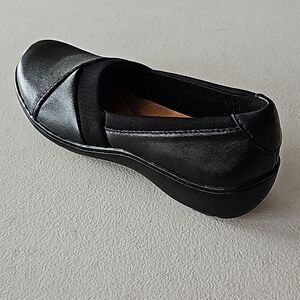 New Clark's Cora Charm Flat in Black, Size 7